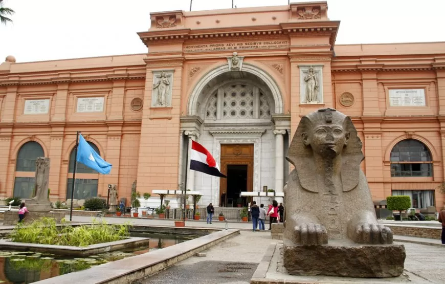 Day tour to Giza Pyramids & Egyptian Museum