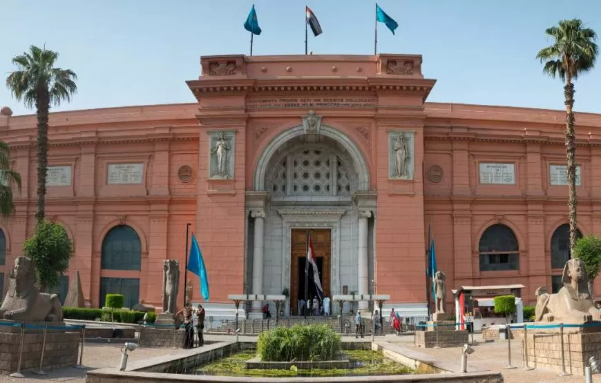 Day tour to Giza Pyramids & Egyptian Museum