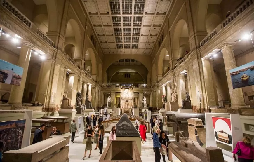 Day tour to Giza Pyramids & Egyptian Museum
